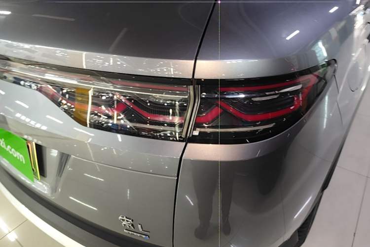 Used BYD Song L DM-i 2025 Intelligent Driving Version 160 km Beyond-Range Type Exterior 3