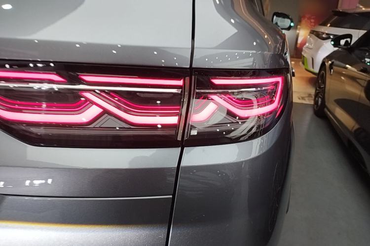 Used BYD Song L DM-i 2025 Intelligent Driving Version 160 km Beyond-Range Type Exterior 3