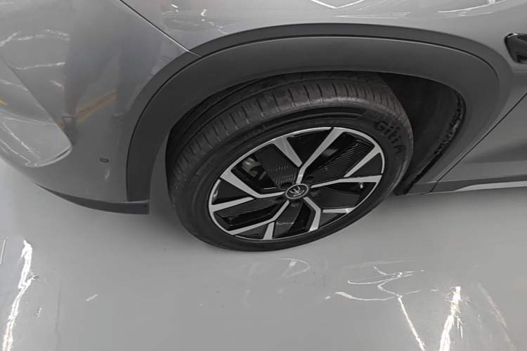 Used BYD Song L DM-i 2025 Intelligent Driving Version 160 km Beyond-Range Type Exterior 4