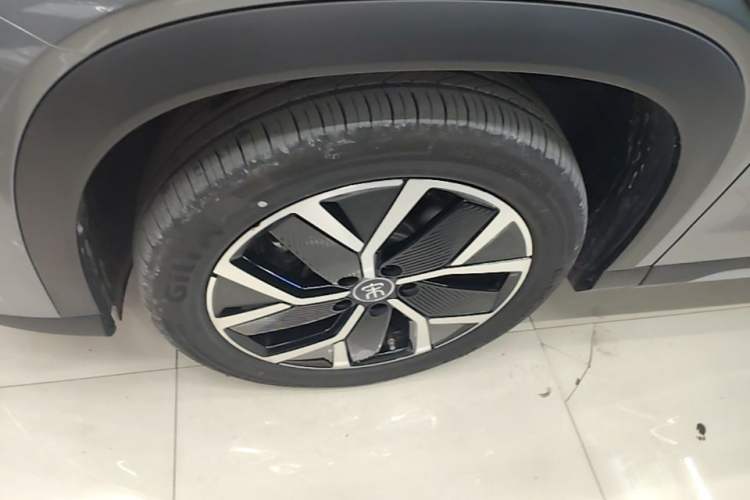 Used BYD Song L DM-i 2025 Intelligent Driving Version 160 km Beyond-Range Type Exterior 4