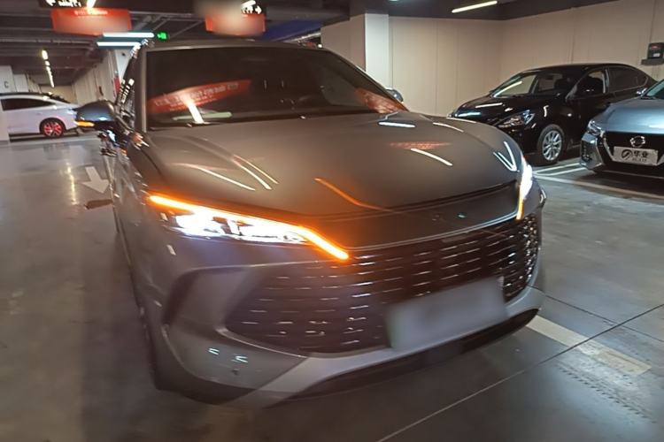 Used BYD Song L DM-i 2025 Intelligent Driving Version 112 km Leading Trim Front Right 45 Deg
