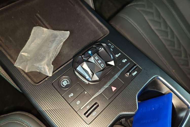 Used BYD Song L DM-i 2025 Intelligent Driving Version 160 km Beyond-Range Type Gear Lever