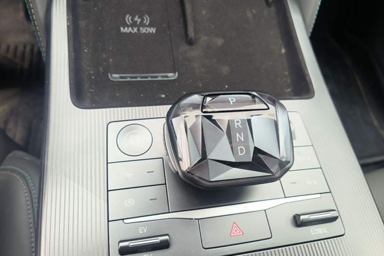 Used BYD Song L DM-i 2025 Intelligent Driving Version 160 km Beyond-Range Type Gear Lever