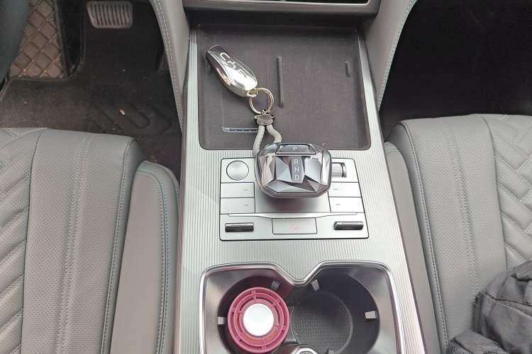 Used BYD Song L DM-i 2025 Intelligent Driving Version 160 km Beyond-Range Type Gear Lever