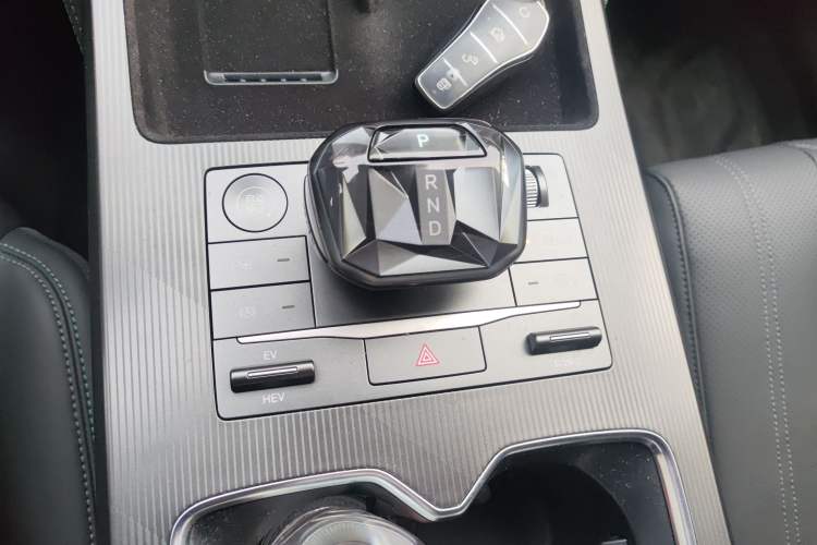 Used BYD Song L DM-i 2025 Intelligent Driving Version 112 km Beyond-Range Type Gear Lever