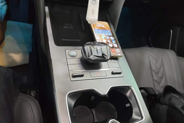 Used BYD Song L DM-i 2025 Intelligent Driving Version 160 km Beyond-Range Type Gear Lever