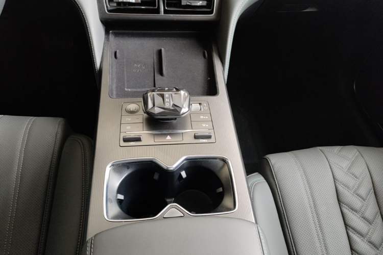 Used BYD Song L DM-i 2025 Intelligent Driving Version 112 km Beyond-Range Type Gear Lever