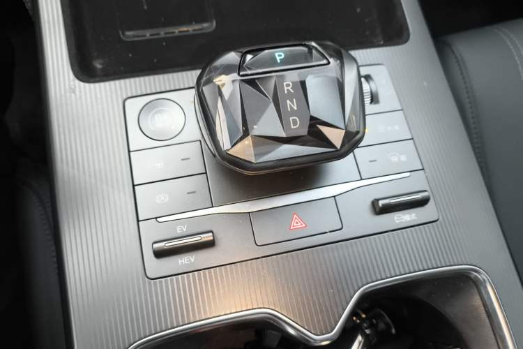 Used BYD Song L DM-i 2025 Intelligent Driving Version 112 km Beyond-Range Type Gear Lever