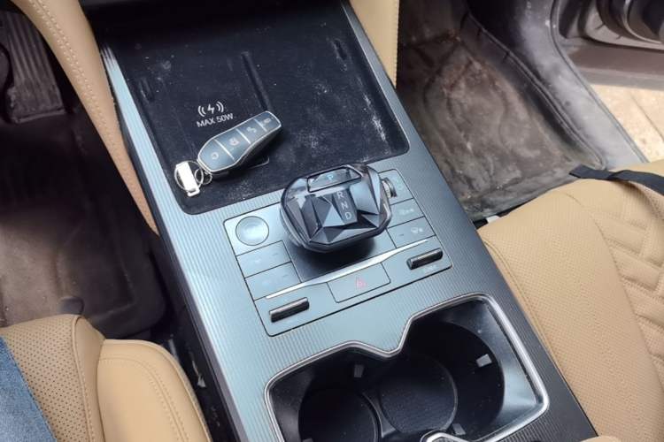 Used BYD Song L DM-i 2025 Intelligent Driving Version 160 km Beyond-Range Type Gear Lever