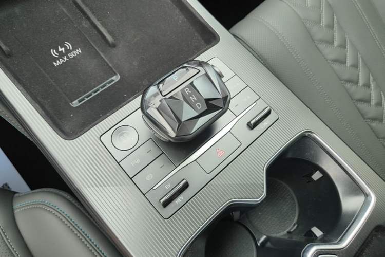 Used BYD Song L DM-i 2025 Intelligent Driving Version 160 km Beyond-Range Type Gear Lever