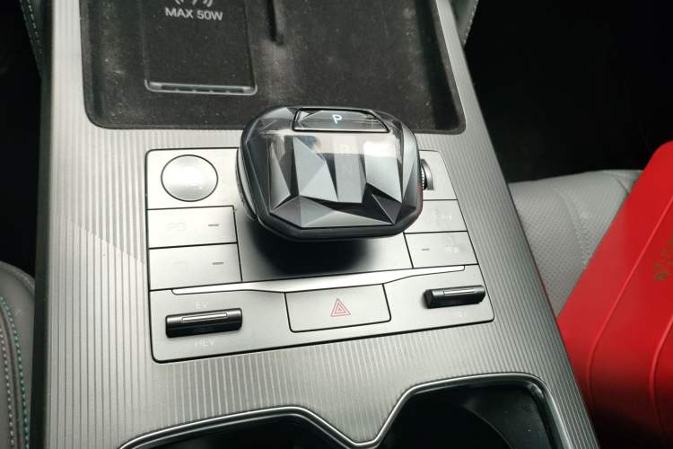 Used BYD Song L DM-i 2025 Intelligent Driving Version 160 km Beyond-Range Type Gear Lever
