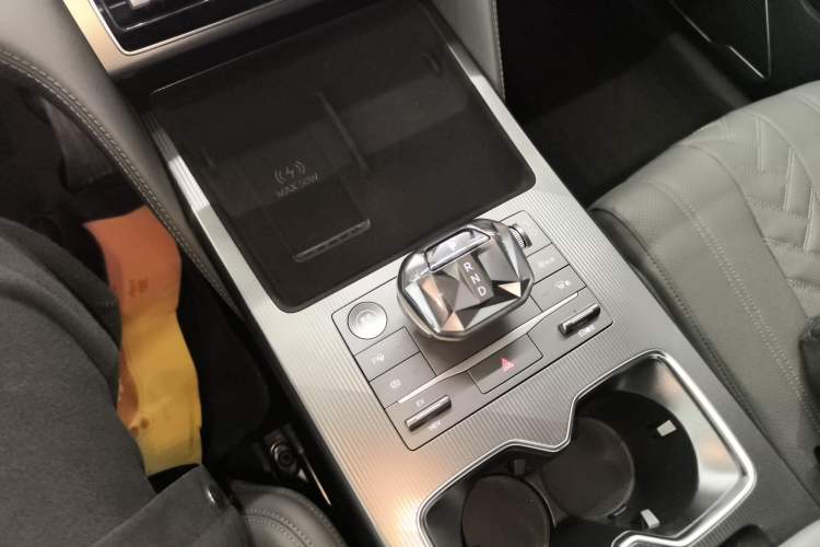 Used BYD Song L DM-i 2025 Intelligent Driving Version 160 km Beyond-Range Type Gear Lever