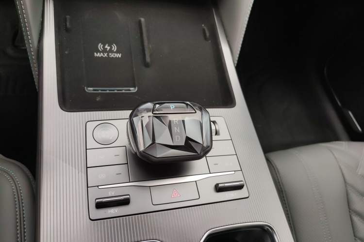 Used BYD Song L DM-i 2025 Intelligent Driving Version 160 km Beyond-Range Type Gear Lever
