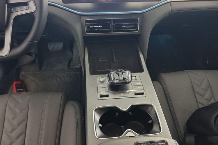 Used BYD Song L DM-i 2025 Intelligent Driving Version 160 km Beyond-Range Type Gear Lever