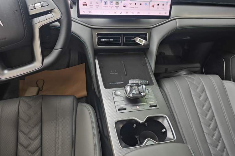 Used BYD Song L DM-i 2025 Intelligent Driving Version 112 km Beyond-Range Type Gear Lever