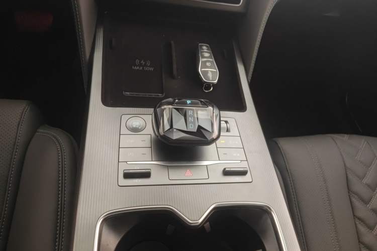 Used BYD Song L DM-i 2025 Intelligent Driving Version 112 km Beyond-Range Type Gear Lever