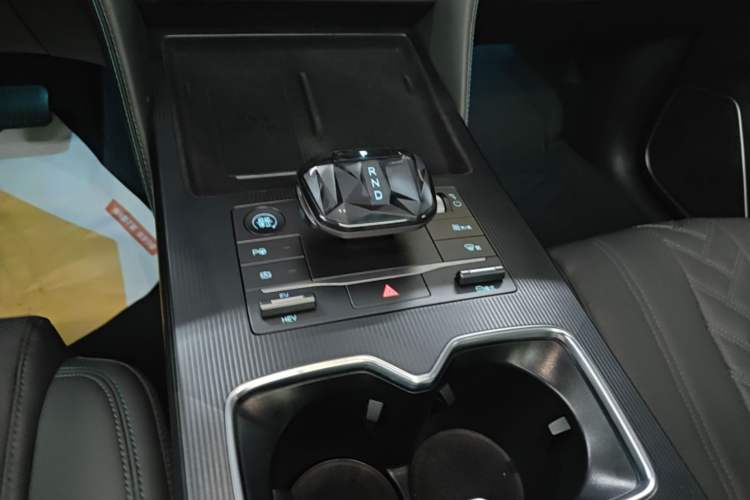 Used BYD Song L DM-i 2025 Intelligent Driving Version 160 km Beyond-Range Type Gear Lever