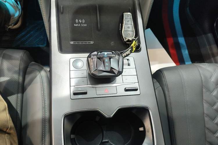 Used BYD Song L DM-i 2025 Intelligent Driving Version 112 km Beyond-Range Type Gear Lever