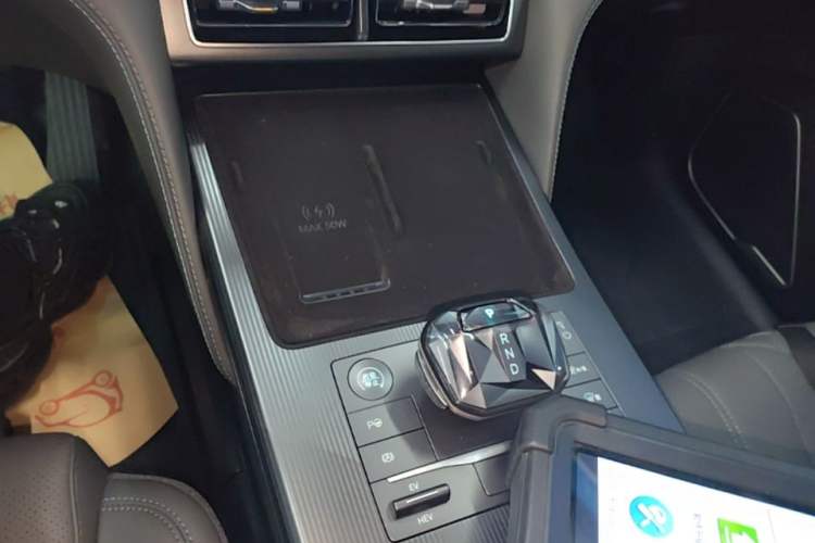 Used BYD Song L DM-i 2025 Intelligent Driving Version 160 km Beyond-Range Type Gear Lever