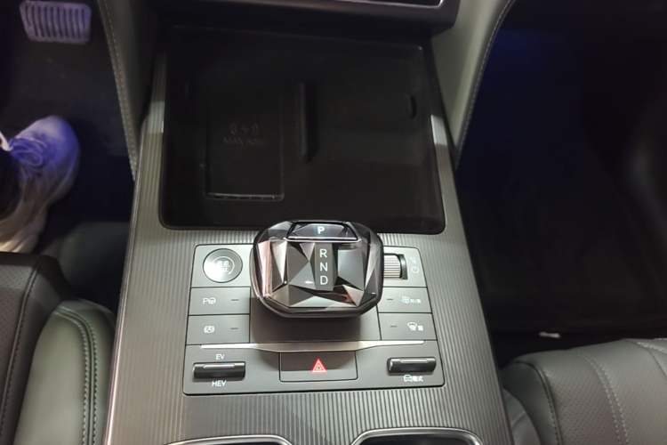 Used BYD Song L DM-i 2025 Intelligent Driving Version 160 km Beyond-Range Type Gear Lever
