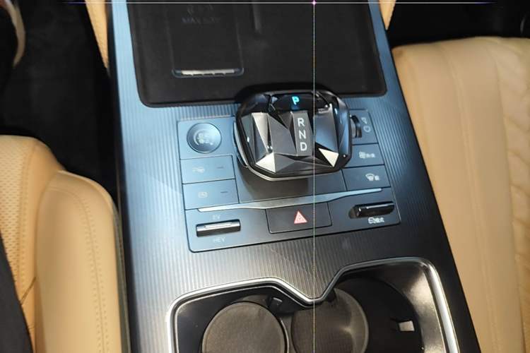 Used BYD Song L DM-i 2025 Intelligent Driving Version 160 km Beyond-Range Type Gear Lever