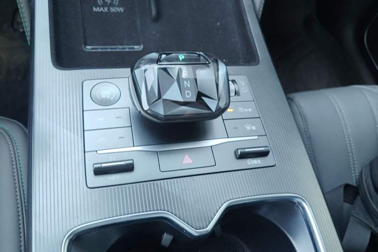 Used BYD Song L DM-i 2025 Intelligent Driving Version 160 km Beyond-Range Type Gear Lever