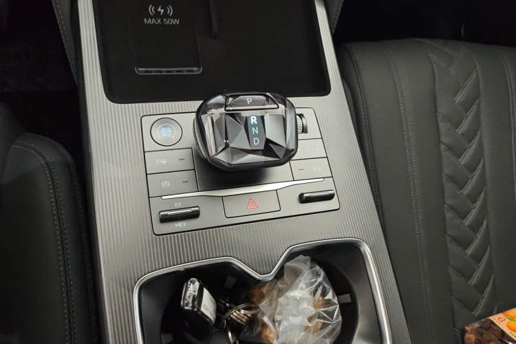 Used BYD Song L DM-i 2025 Intelligent Driving Version 160 km Beyond-Range Type Gear Lever