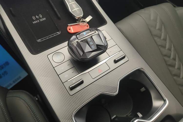 Used BYD Song L DM-i 2025 Intelligent Driving Version 160 km Beyond-Range Type Gear Lever