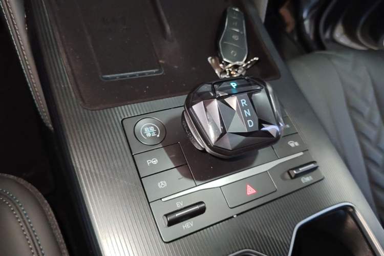 Used BYD Song L DM-i 2025 Intelligent Driving Version 160 km Beyond-Range Type Gear Lever