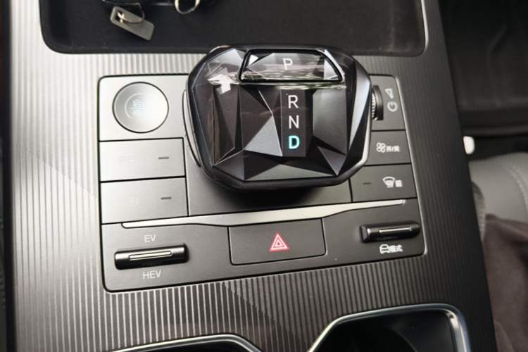 Used BYD Song L DM-i 2025 Intelligent Driving Version 112 km Beyond-Range Type Gear Lever