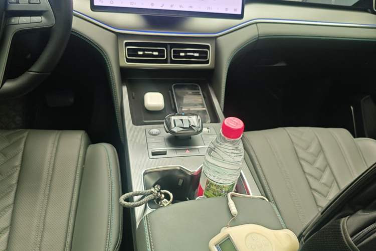 Used BYD Song L DM-i 2025 Intelligent Driving Version 160 km Beyond-Range Type Gear Lever