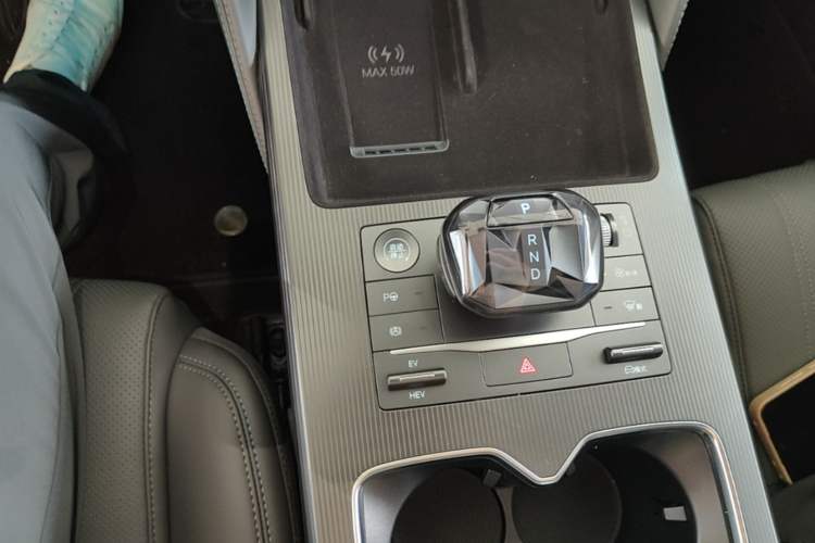 Used BYD Song L DM-i 2025 Intelligent Driving Version 160 km Beyond-Range Type Gear Lever