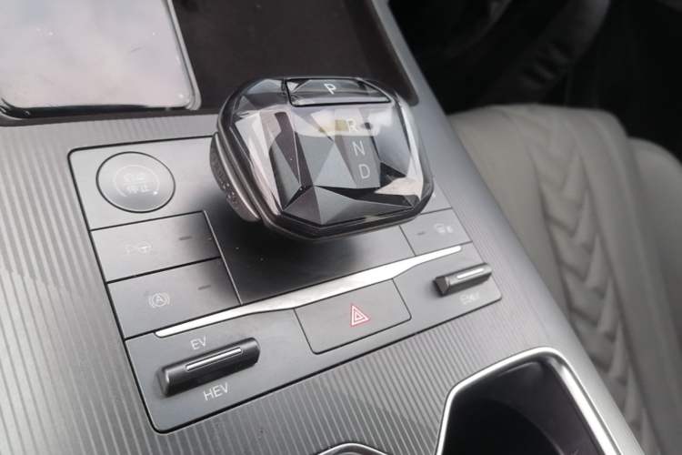 Used BYD Song L DM-i 2025 Intelligent Driving Version 112 km Beyond-Range Type Gear Lever