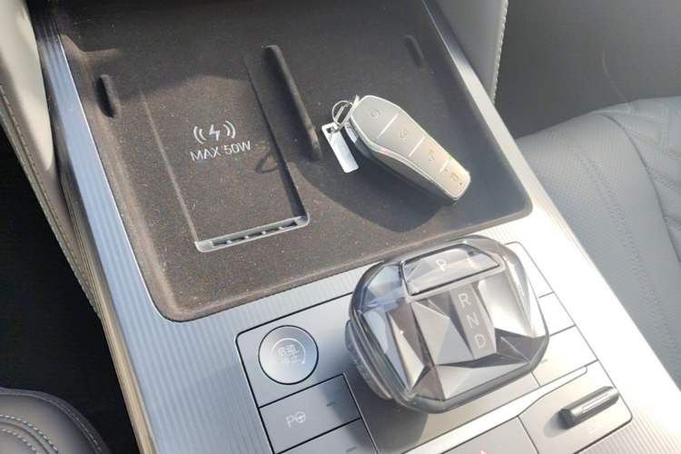 Used BYD Song L DM-i 2025 Intelligent Driving Version 112 km Beyond-Range Type Gear Lever