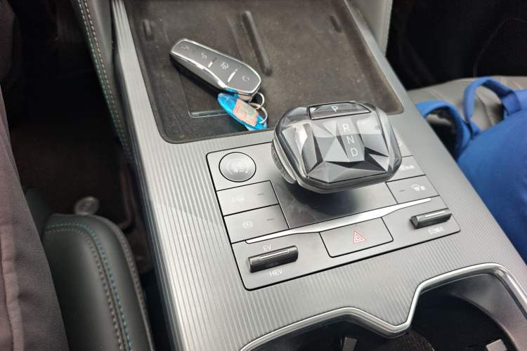 Used BYD Song L DM-i 2025 Intelligent Driving Version 160 km Beyond-Range Type Gear Lever