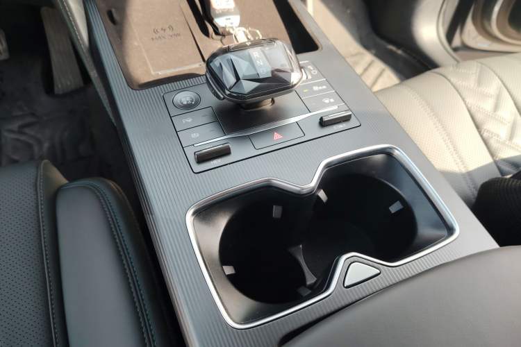 Used BYD Song L DM-i 2025 Intelligent Driving Version 112 km Beyond-Range Type Gear Lever