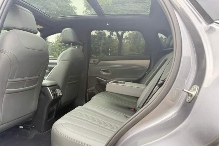Used BYD Song L DM-i 2025 Intelligent Driving Version 160 km Beyond-Range Type Interior 1