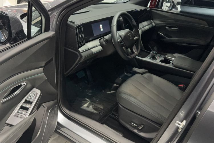 Used BYD Song L DM-i 2025 Intelligent Driving Version 112 km Leading Trim Interior 1