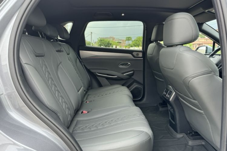 Used BYD Song L DM-i 2025 Intelligent Driving Version 160 km Beyond-Range Type Interior 3