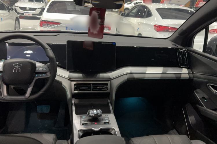 Used BYD Song L DM-i 2025 Intelligent Driving Version 112 km Leading Trim Interior 3