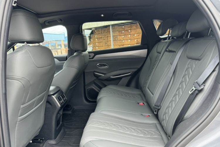 Used BYD Song L DM-i 2025 Intelligent Driving Version 160 km Beyond-Range Type Interior 4