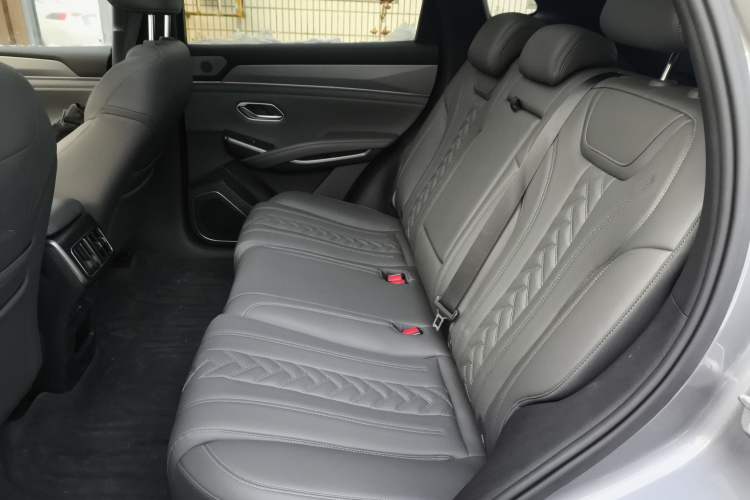 Used BYD Song L DM-i 2025 Intelligent Driving Version 112 km Beyond-Range Type Interior 4