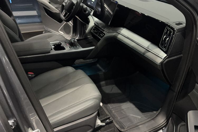 Used BYD Song L DM-i 2025 Intelligent Driving Version 112 km Leading Trim Interior 4