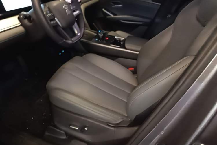 Used BYD Song L DM-i 2025 Intelligent Driving Version 112 km Leading Trim Left Front Seat