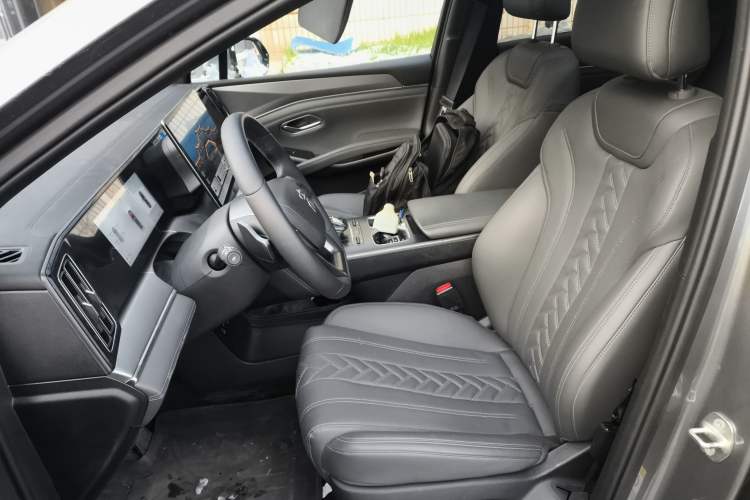 Used BYD Song L DM-i 2025 Intelligent Driving Version 112 km Beyond-Range Type Left Front Seat