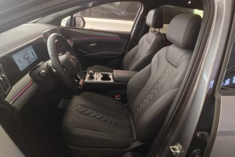 Used BYD Song L DM-i 2025 Intelligent Driving Version 112 km Beyond-Range Type Left Front Seat