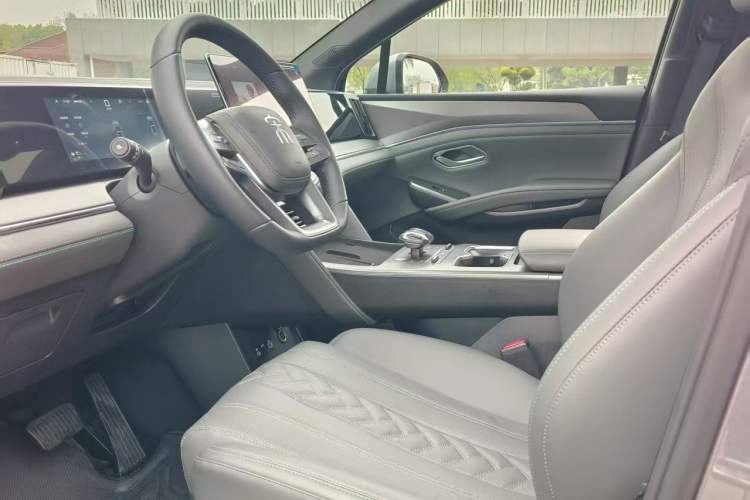 Used BYD Song L DM-i 2025 Intelligent Driving Version 112 km Beyond-Range Type Left Front Seat