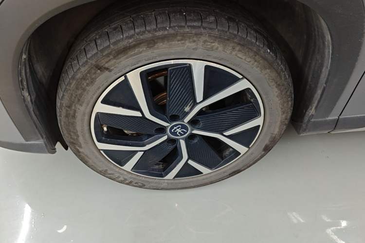 Used BYD Song L DM-i 2025 Intelligent Driving Version 160 km Beyond-Range Type Left Front Wheel Hub