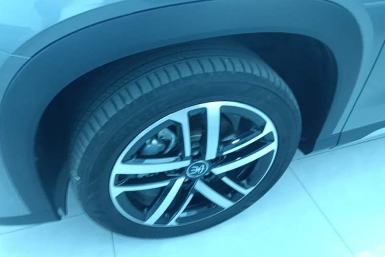 Used BYD Song L DM-i 2025 Intelligent Driving Version 112 km Beyond-Range Type Left Front Wheel Hub