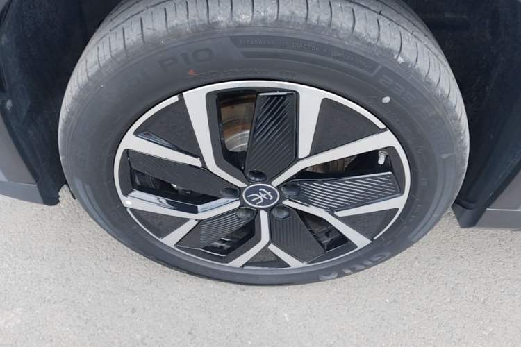 Used BYD Song L DM-i 2025 Intelligent Driving Version 160 km Beyond-Range Type Left Front Wheel Hub